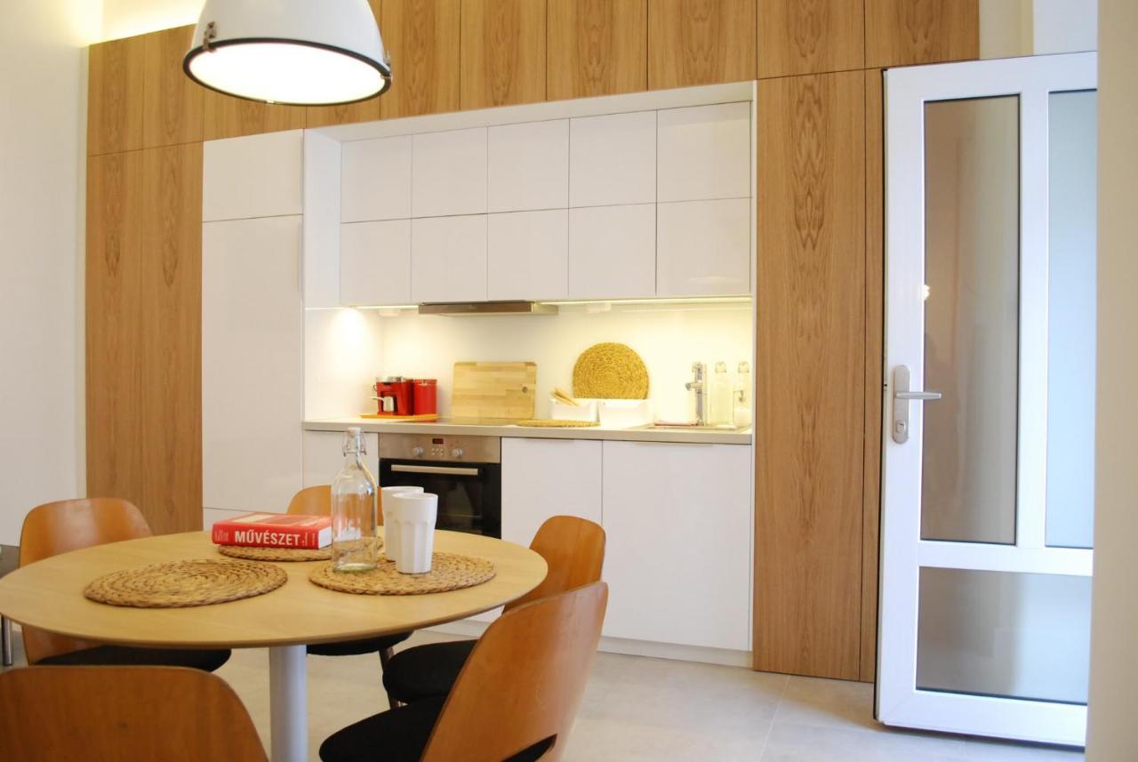 Stylish Studios Apartment In The City Center With Air Conditioning Budapest Exterior photo