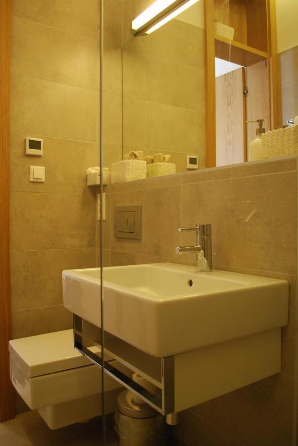 Stylish Studios Apartment In The City Center With Air Conditioning Budapest Exterior photo