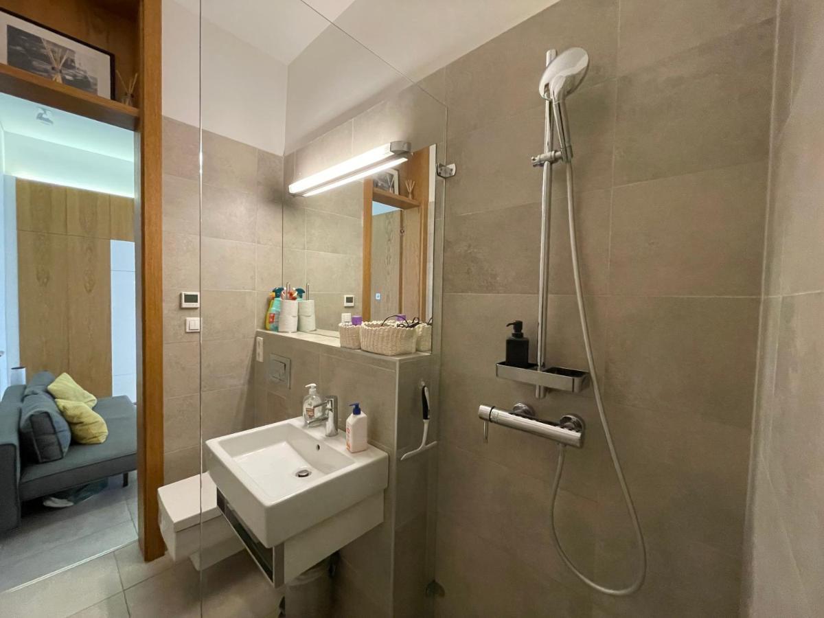 Stylish Studios Apartment In The City Center With Air Conditioning Budapest Exterior photo